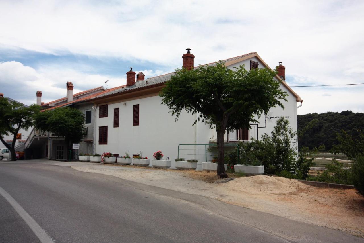 Apartments With A Parking Space Kampor, Rab - 4984 Exterior foto